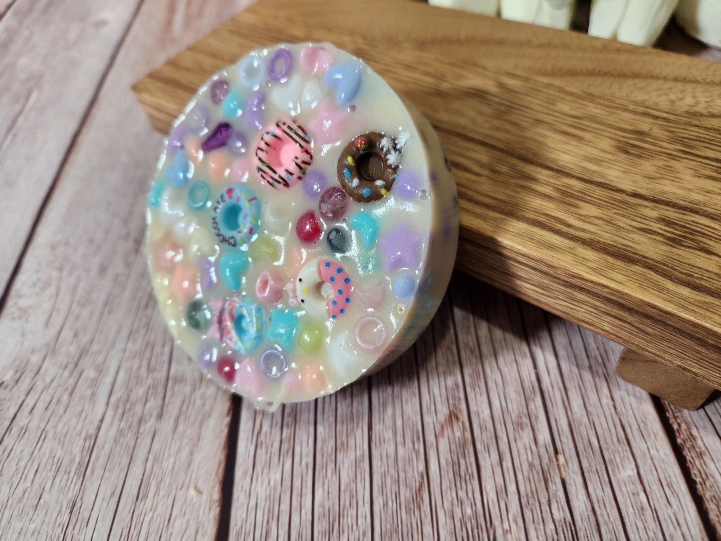 donut themed picky pad reusable with tray, desk fidget toy quiet sensory toys for adults, adhd fidget toy, pick pad remelt kit, skin picking