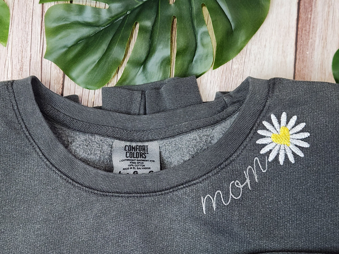 personalized mom sweatshirt embroidered white daisy sweatshirt for women, custom first Mothers day gift from baby, April birth flower gift
